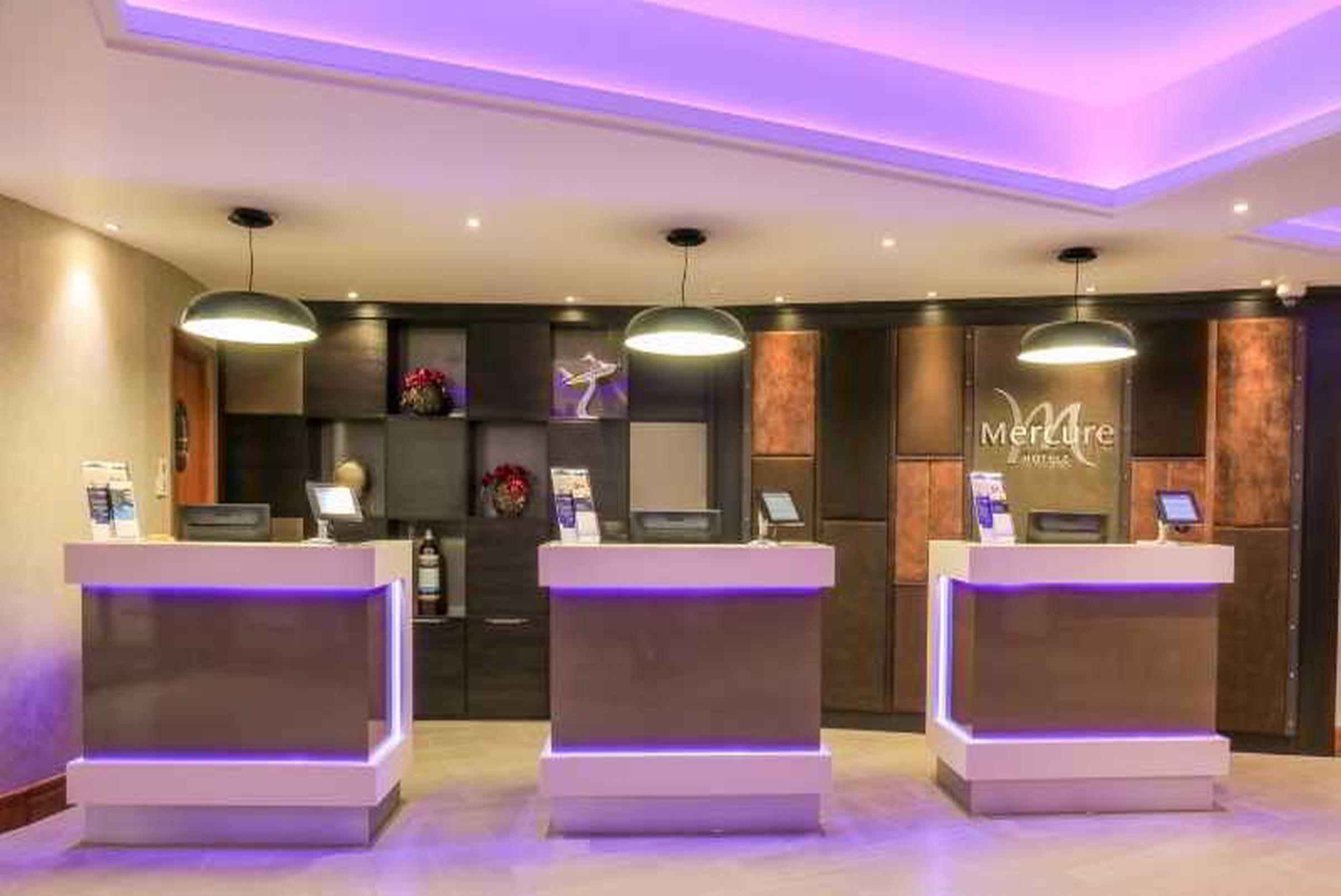 Mercure London Heathrow Airport Hotel Hillingdon Exterior photo